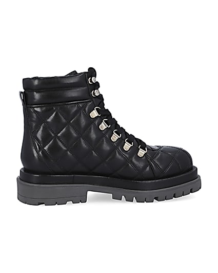 360 degree animation of product Black leather quilted hiking boots frame-14