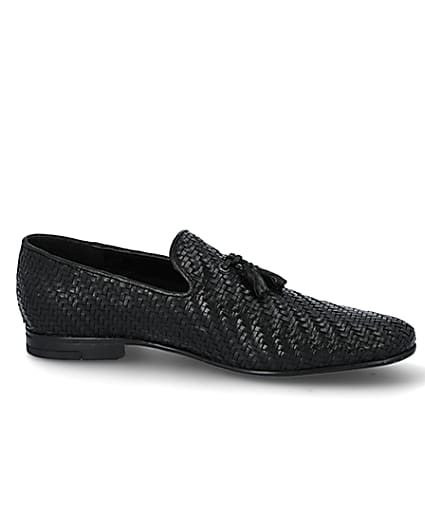 360 degree animation of product Black leather textured tassel loafers frame-16