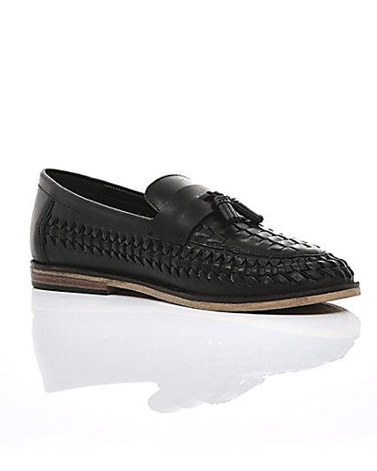 360 degree animation of product Black leather woven tassel loafers frame-7