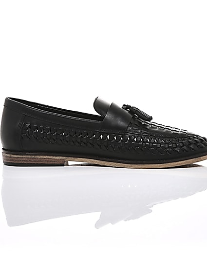 360 degree animation of product Black leather woven tassel loafers frame-9