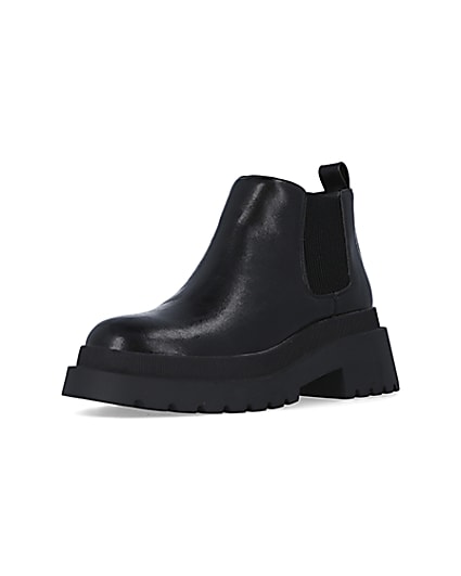 360 degree animation of product Black low ankle chelsea boots frame-0