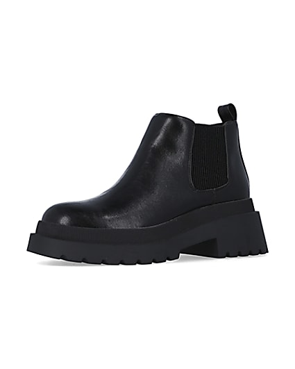 360 degree animation of product Black low ankle chelsea boots frame-1