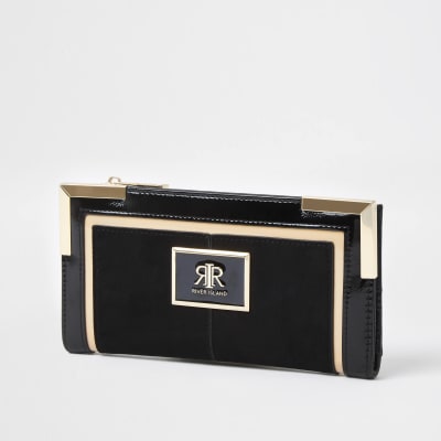 Black metal corner zip around purse