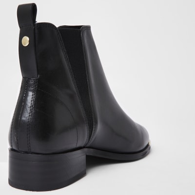 flat chelsea boots