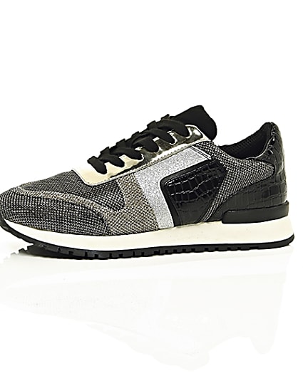 360 degree animation of product Black metallic croc lace-up runner trainers frame-23