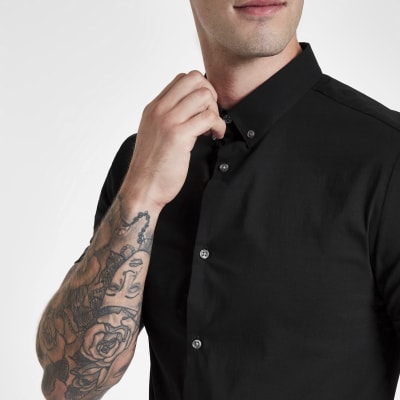 black muscle fit short sleeve shirt