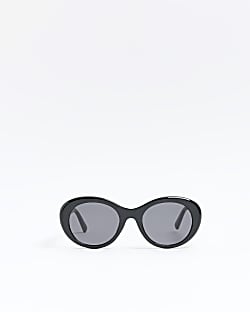 Black oval sunglasses