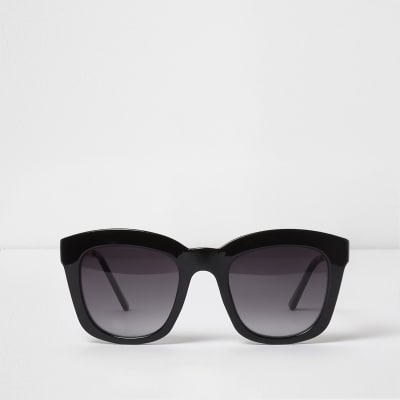 Black oversized glam smoke lens sunglasses