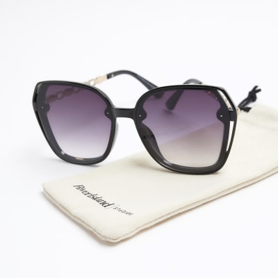 Black oversized round sunglasses