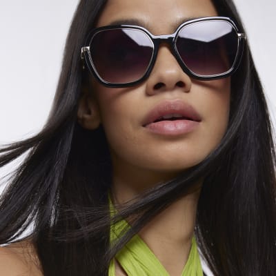 Black oversized round sunglasses