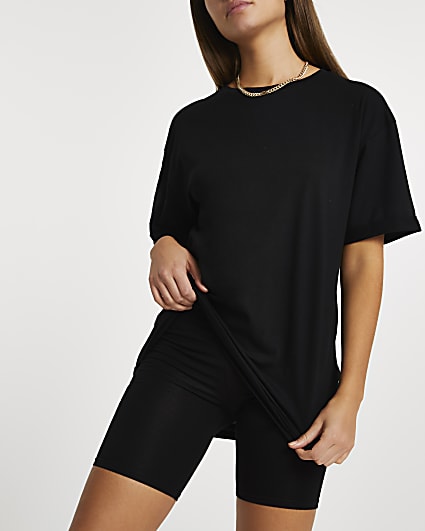 Black oversized t-shirt and cycling shorts