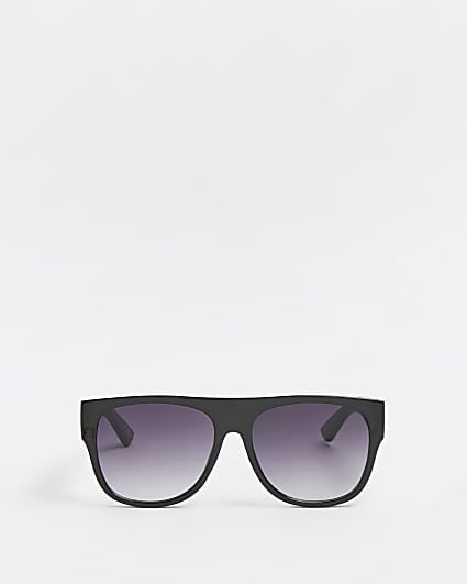 Black oversized visor sunglasses