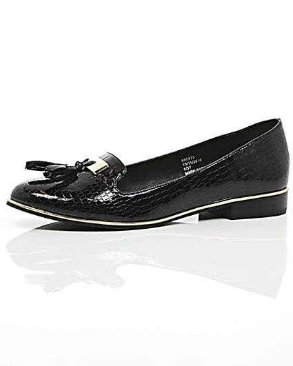 360 degree animation of product Black patent embossed loafers frame-23