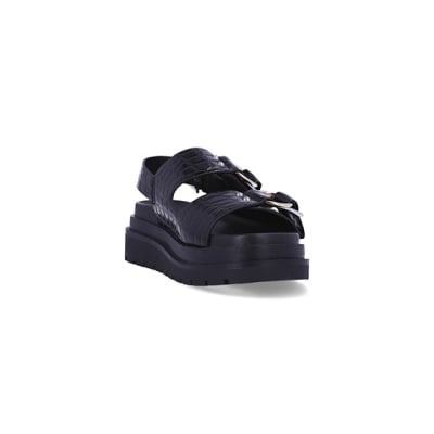 360 degree animation of product Black patent flatform sandals frame-19