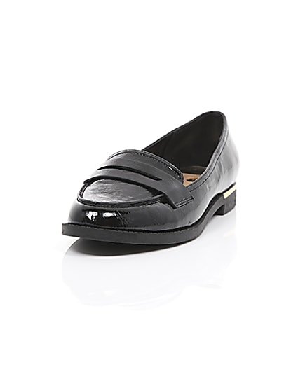 360 degree animation of product Black patent loafers frame-2