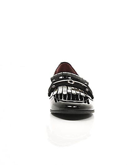 360 degree animation of product Black patent snaffle fringe loafers frame-4