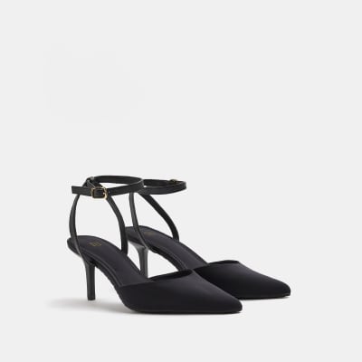 Black pointed heeled court shoes