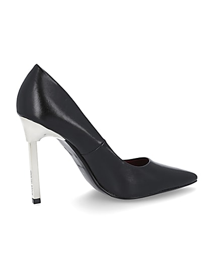 360 degree animation of product Black pointed stiletto court heel frame-14