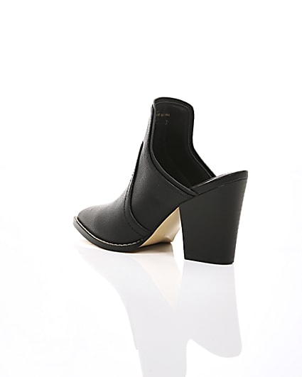 360 degree animation of product Black pointed toe western mules frame-19