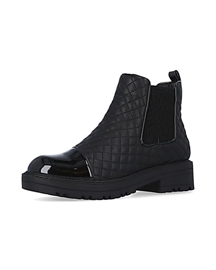 360 degree animation of product Black quilted chelsea boots frame-1