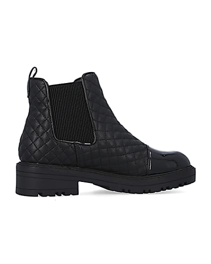 360 degree animation of product Black quilted chelsea boots frame-14