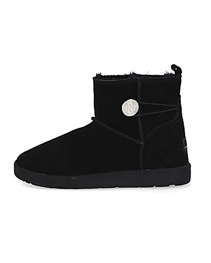 360 degree animation of product Black quilted faux fur lined boots frame-3