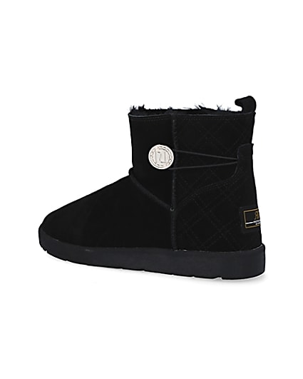 360 degree animation of product Black quilted faux fur lined boots frame-5
