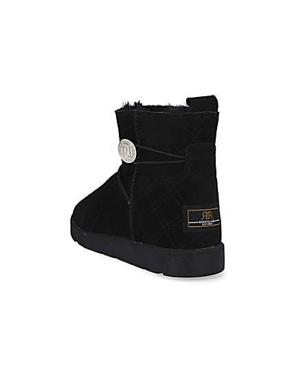 360 degree animation of product Black quilted faux fur lined boots frame-7