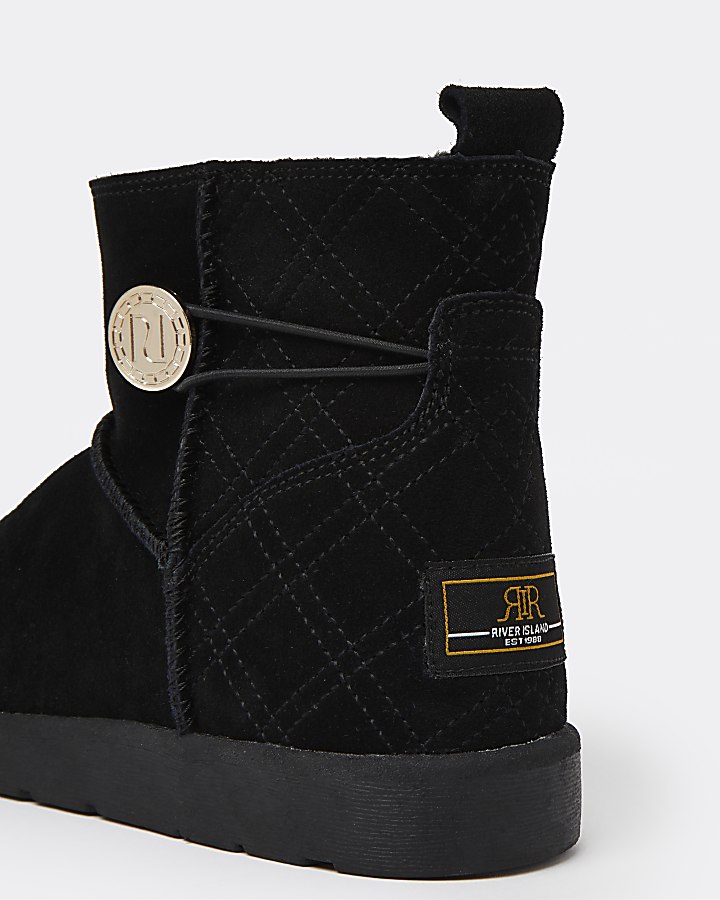 Black quilted faux fur lined boots