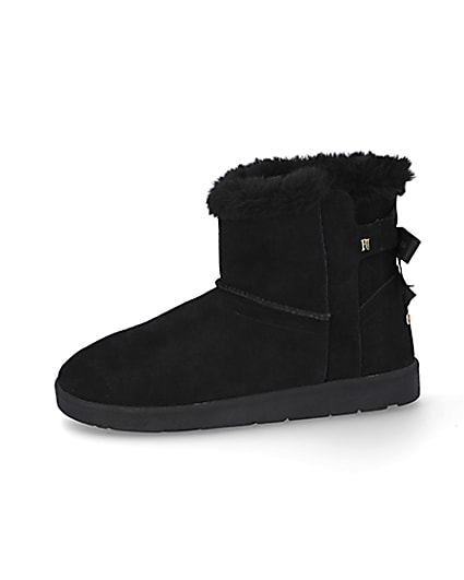 360 degree animation of product Black quilted fur lined RI boots frame-2