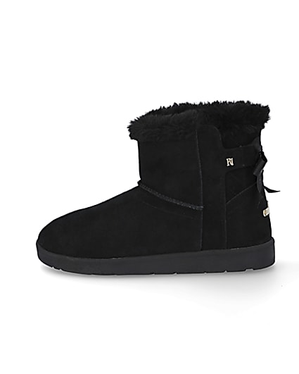 360 degree animation of product Black quilted fur lined RI boots frame-3