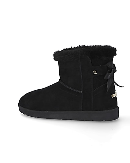 360 degree animation of product Black quilted fur lined RI boots frame-4