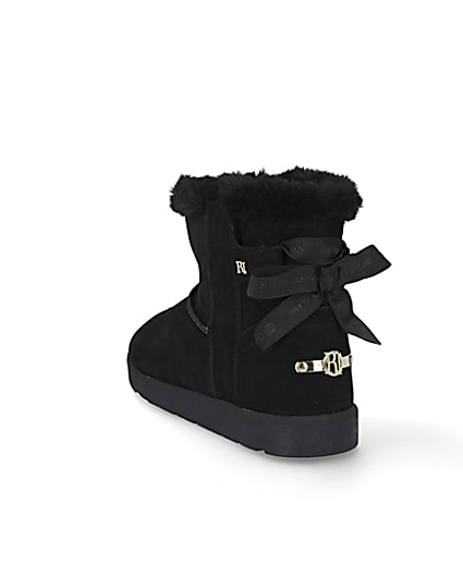 360 degree animation of product Black quilted fur lined RI boots frame-7