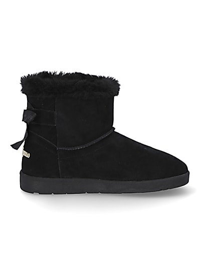 360 degree animation of product Black quilted fur lined RI boots frame-15