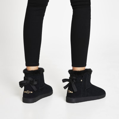 Black quilted fur lined RI boots