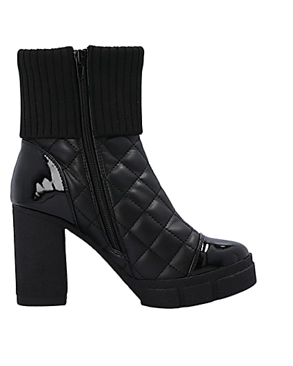 360 degree animation of product Black quilted heeled ankle boot frame-15