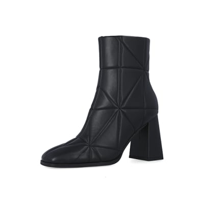 360 degree animation of product Black quilted heeled ankle boots frame-1