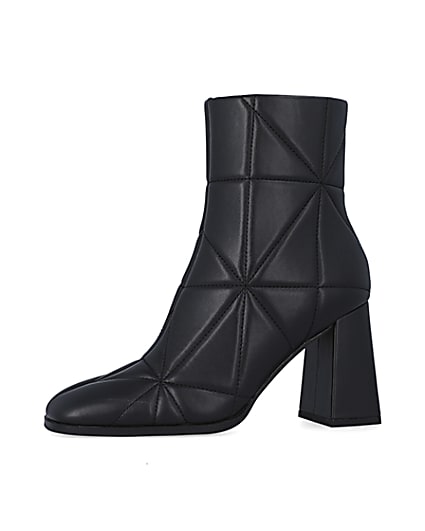 360 degree animation of product Black quilted heeled ankle boots frame-2
