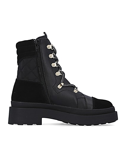 360 degree animation of product Black quilted hiker boots frame-15