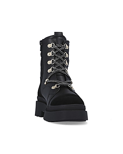 360 degree animation of product Black quilted hiker boots frame-20