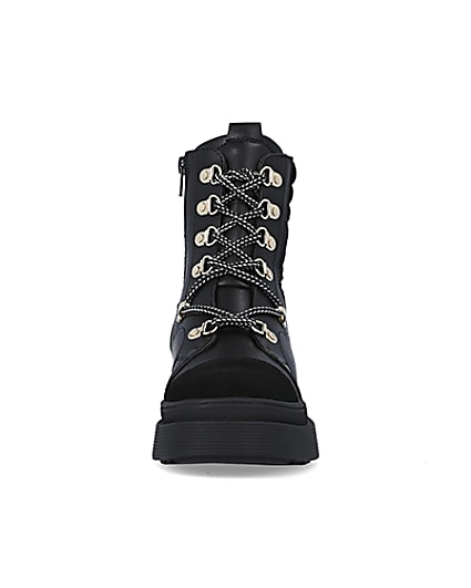 360 degree animation of product Black quilted hiker boots frame-21