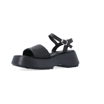 360 degree animation of product Black quilted platform sandals frame-1