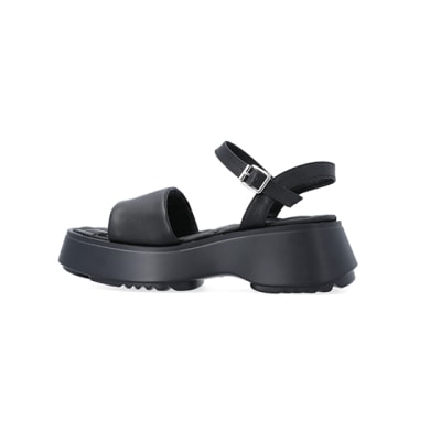360 degree animation of product Black quilted platform sandals frame-4