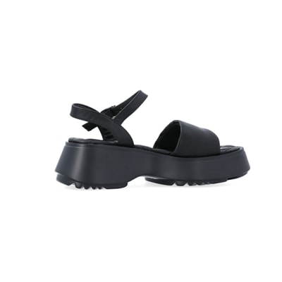 360 degree animation of product Black quilted platform sandals frame-14