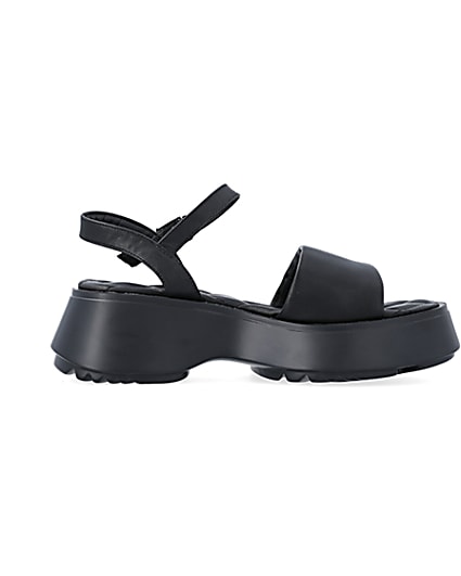 360 degree animation of product Black quilted platform sandals frame-15