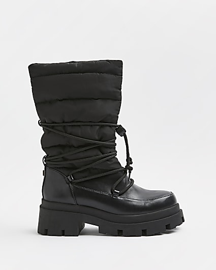 Black quilted puffer snow boots
