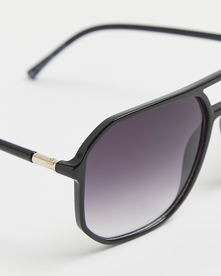 Black retro aviator sunglasses