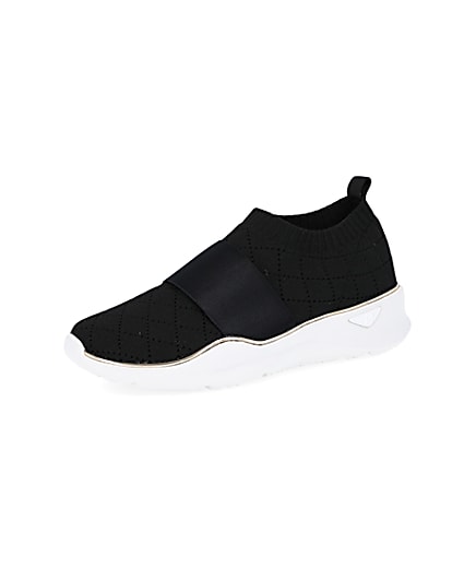 360 degree animation of product Black RI knitted runner trainers frame-1
