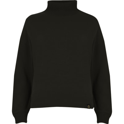 black high neck sweatshirt