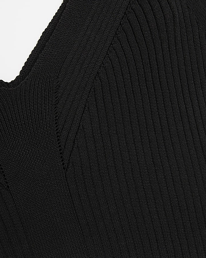 Black ribbed knitted vest